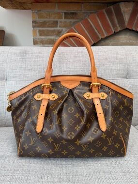 ✨ Authentic Louis Vuitton Tivoli GM Leather Handbag ✨